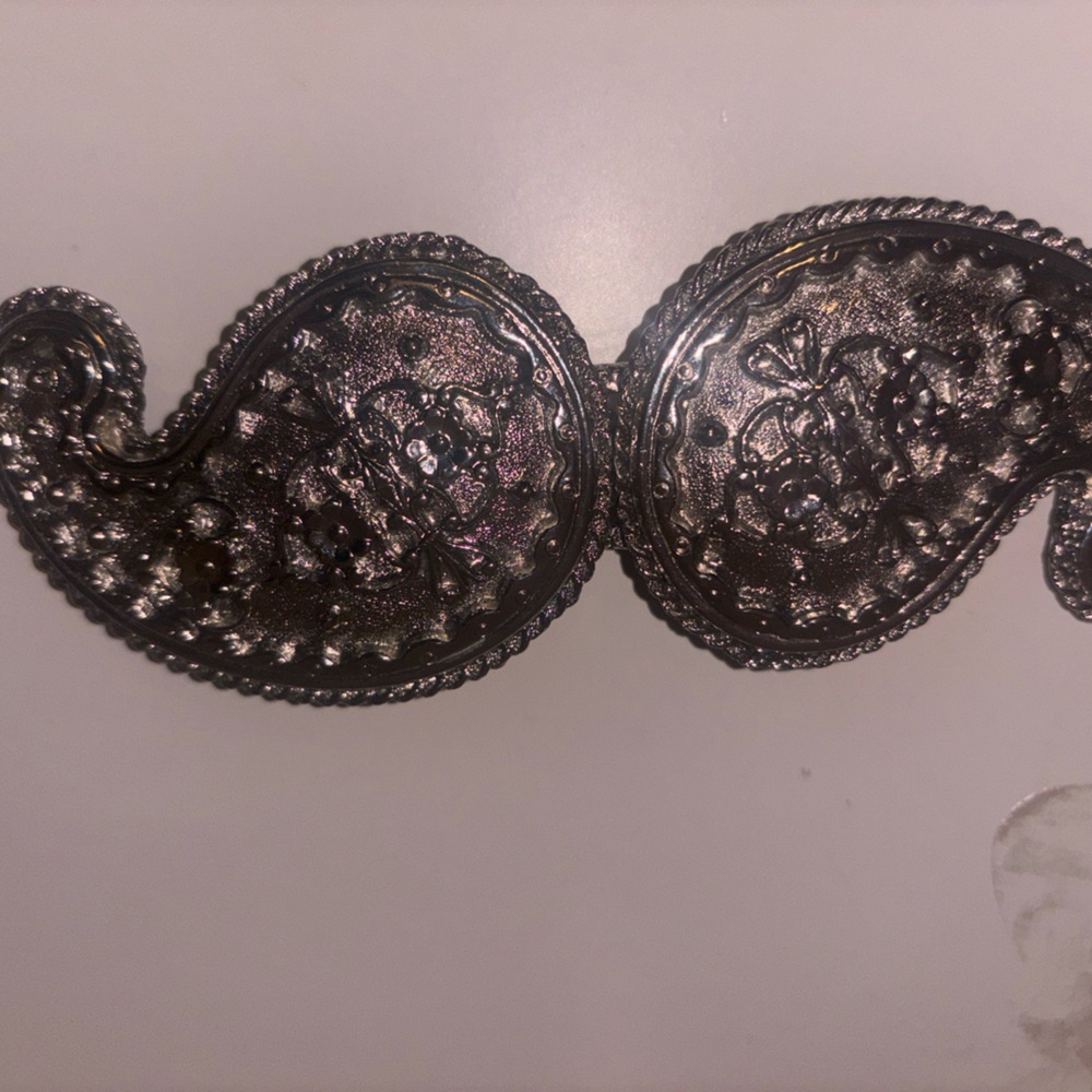 Elegant Silver Paisley Belt Buckle